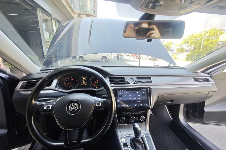 Used Volkswagen Passat 2017 330TSI DSG Luxury Edition Center Console