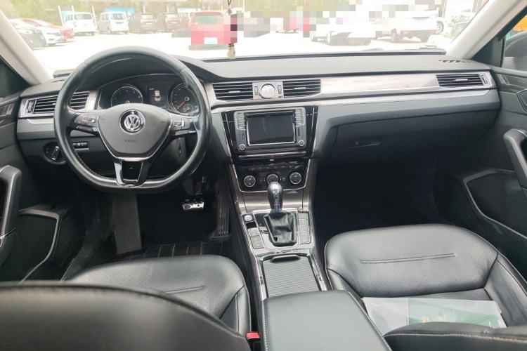 Used Volkswagen Passat 2017 330TSI DSG Prestige Edition Center Console
