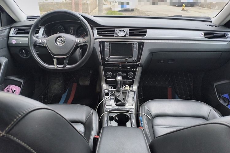 Used Volkswagen Passat 2017 330TSI DSG Luxury Edition Center Console