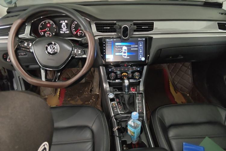 Used Volkswagen Passat 2017 330TSI DSG Luxury Edition Center Console