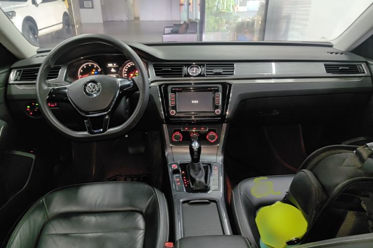 Used Volkswagen Passat 2017 1.8TSI DSG Government Procurement Version (CEA Engine) Center Console
