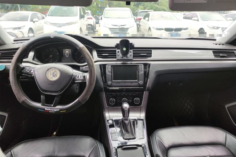 Used Volkswagen Passat 2017 280TSI DSG Luxury Edition Center Console