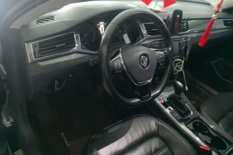 Used Volkswagen Passat 2017 330TSI DSG Luxury Edition Center Console