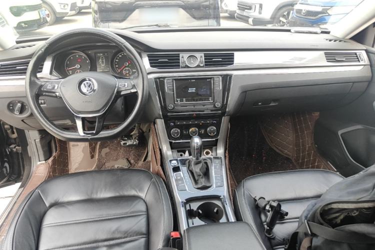 Used Volkswagen Passat 2017 330TSI DSG Luxury Edition Center Console