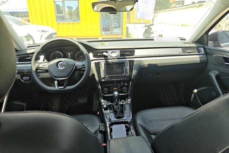 Used Volkswagen Passat 2017 330TSI DSG Prestige Edition Center Console