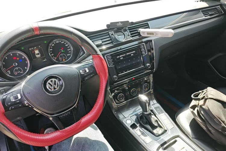 Used Volkswagen Passat 2017 330TSI DSG Prestige Edition Center Console