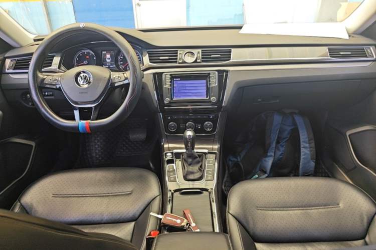 Used Volkswagen Passat 2017 380TSI DSG Prestige Edition Center Console