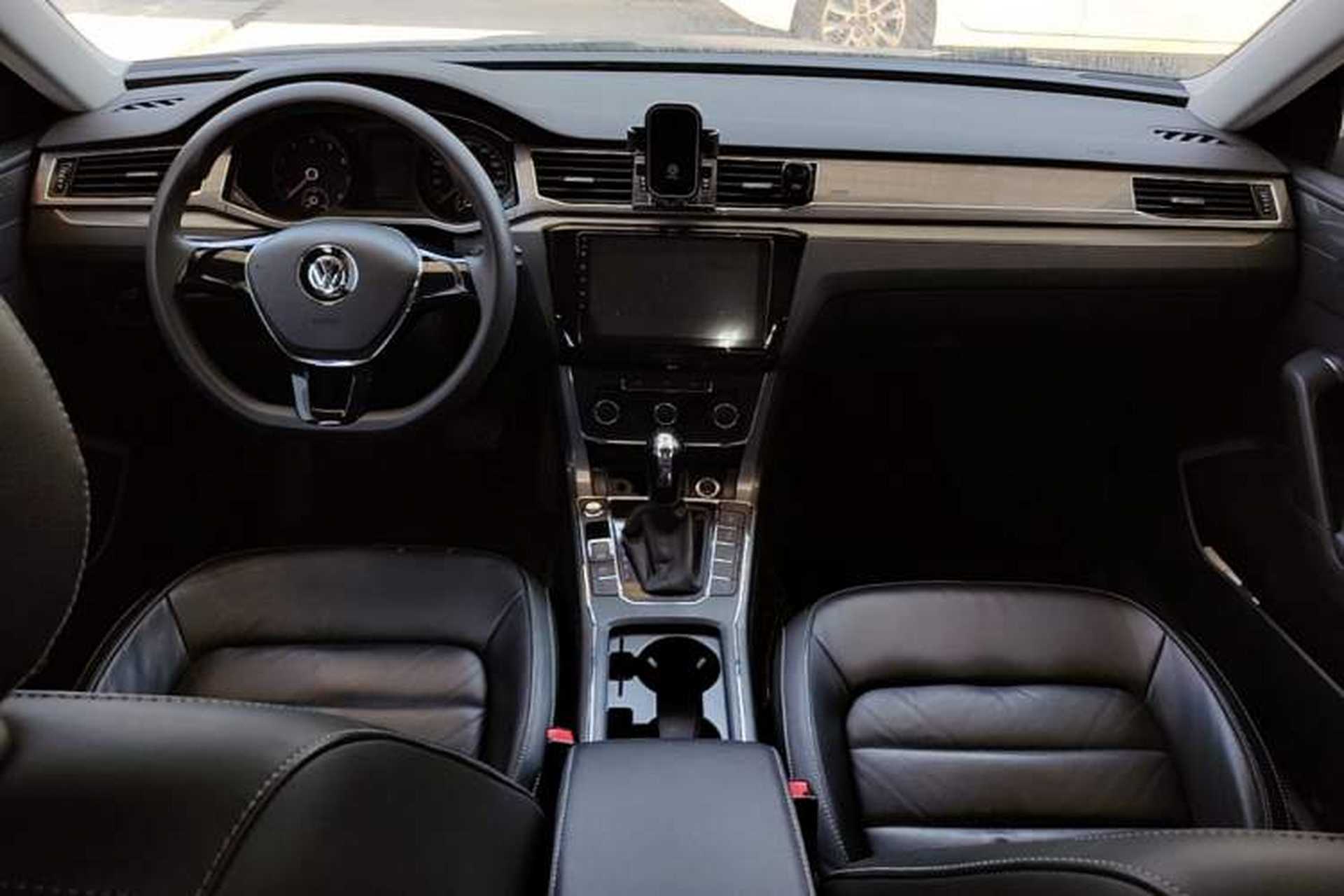 Used Volkswagen Passat  Center Console