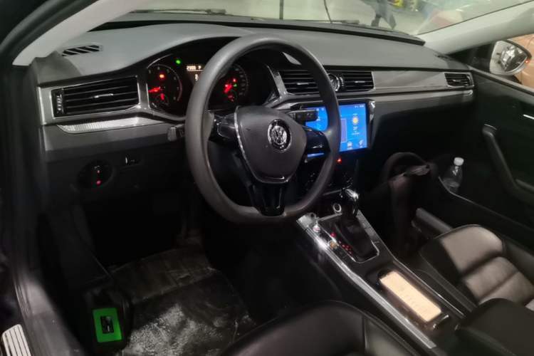 Used Volkswagen Passat 2017 1.8TSI DSG Government Procurement Version (CEA Engine) Center Console