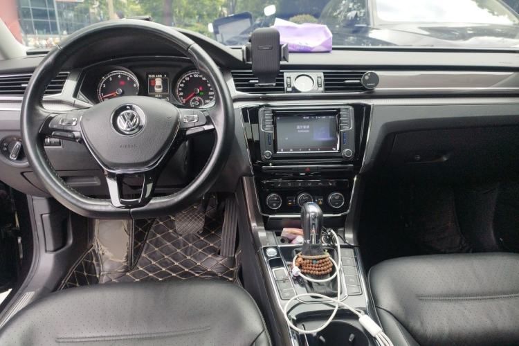 Used Volkswagen Passat 2017 330TSI DSG Prestige Edition Center Console