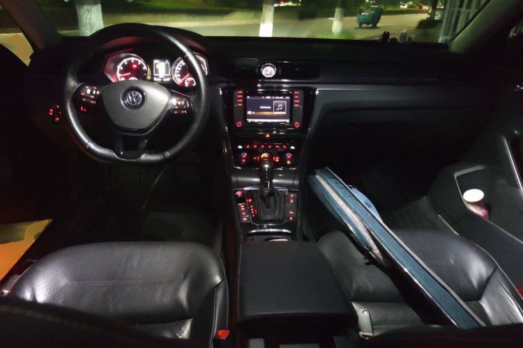 Used Volkswagen Passat 2017 330TSI DSG Prestige Edition Center Console