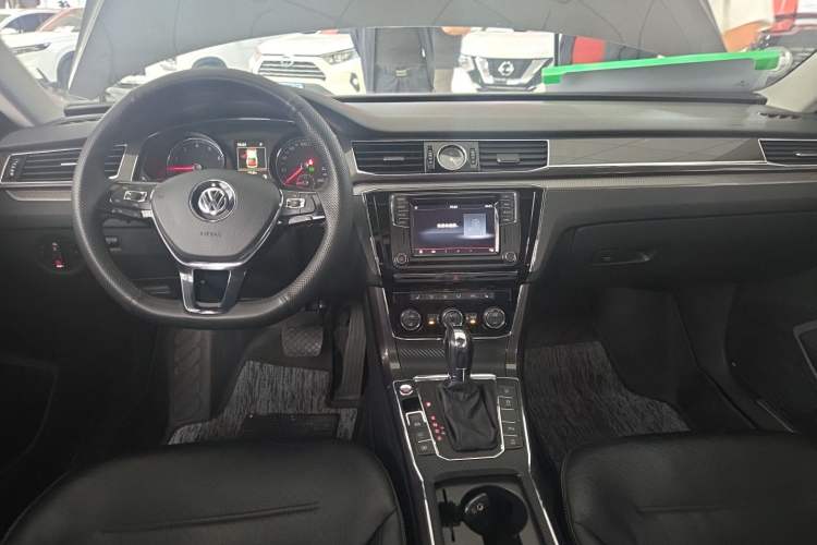 Used Volkswagen Passat 2017 330TSI DSG Prestige Edition Center Console