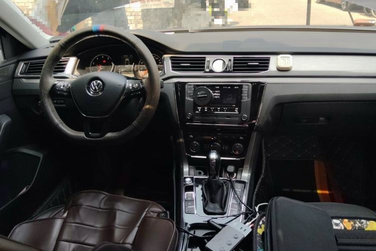 Used Volkswagen Passat 2017 330TSI DSG Luxury Edition Center Console