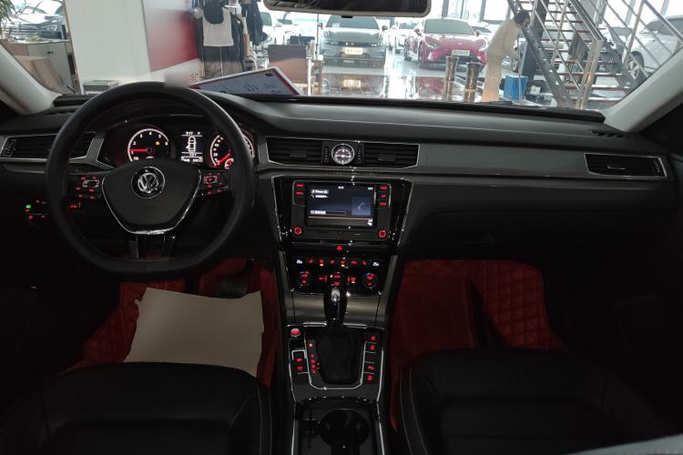 Used Volkswagen Passat 2017 330TSI DSG Luxury Edition Center Console