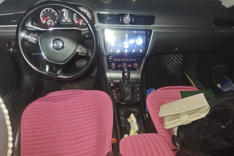 Used Volkswagen Passat 2017 330TSI DSG Luxury Edition Center Console