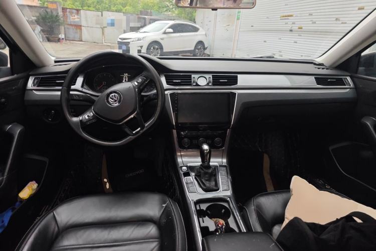 Used Volkswagen Passat 2017 330TSI DSG Luxury Edition Center Console