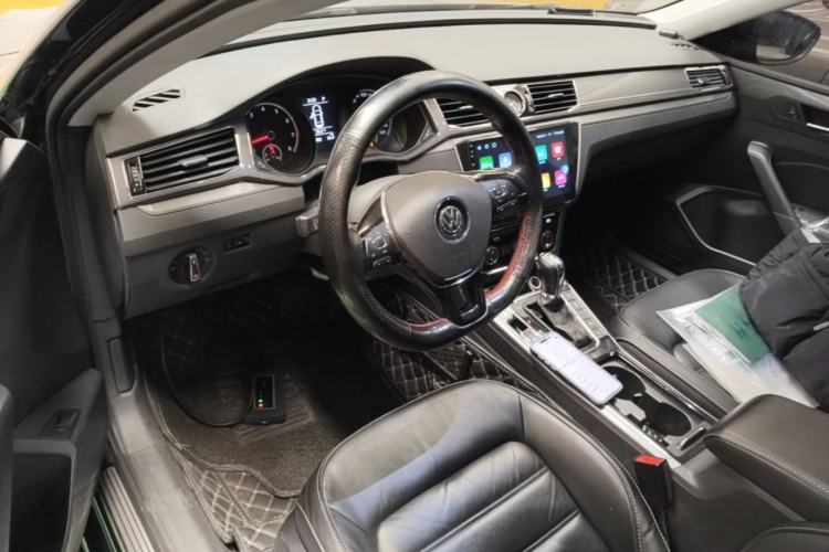 Used Volkswagen Passat 2017 330TSI DSG Luxury Edition Center Console