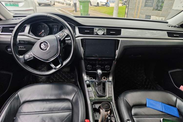 Used Volkswagen Passat 2017 330TSI DSG Luxury Edition Center Console