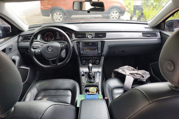 Used Volkswagen Passat 2017 330TSI DSG Luxury Edition Center Console