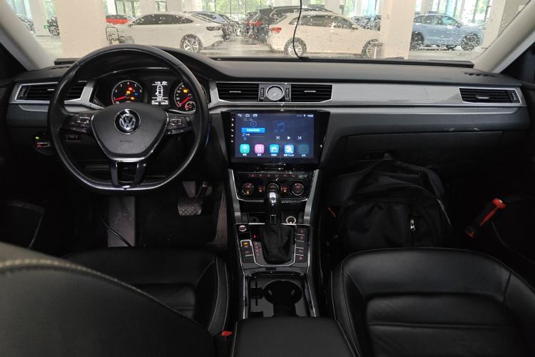 Used Volkswagen Passat 2017 330TSI DSG Luxury Edition Center Console