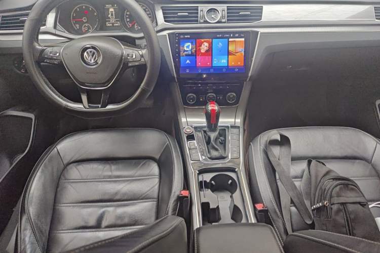 Used Volkswagen Passat 2017 330TSI DSG Luxury Edition Center Console