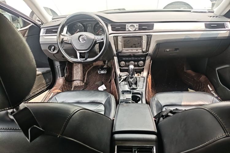 Used Volkswagen Passat 2017 330TSI DSG Luxury Edition Center Console