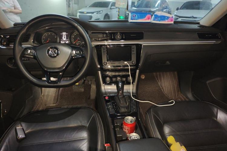 Used Volkswagen Passat 2017 330TSI DSG Luxury Edition Center Console