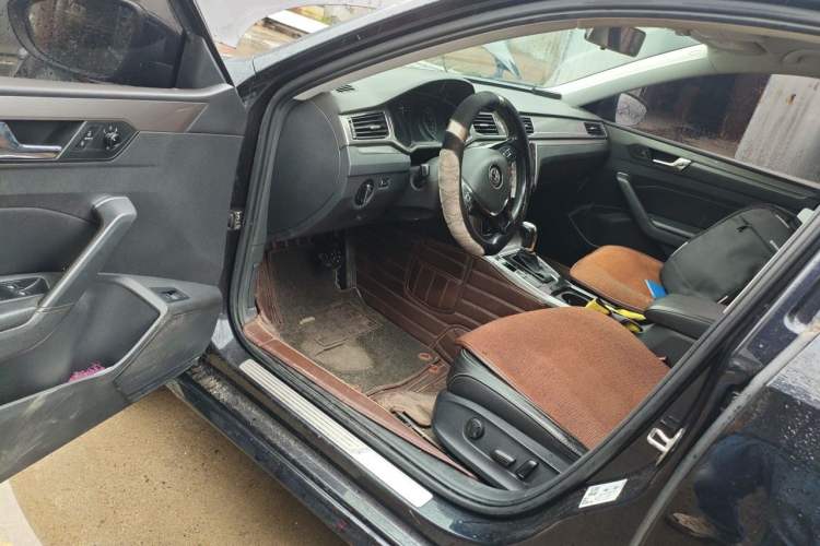 Used Volkswagen Passat 2017 330TSI DSG Luxury Edition Driver Seat