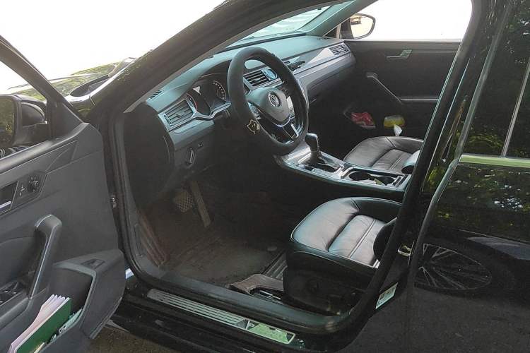 Used Volkswagen Passat 2017 330TSI DSG Luxury Edition Driver Seat