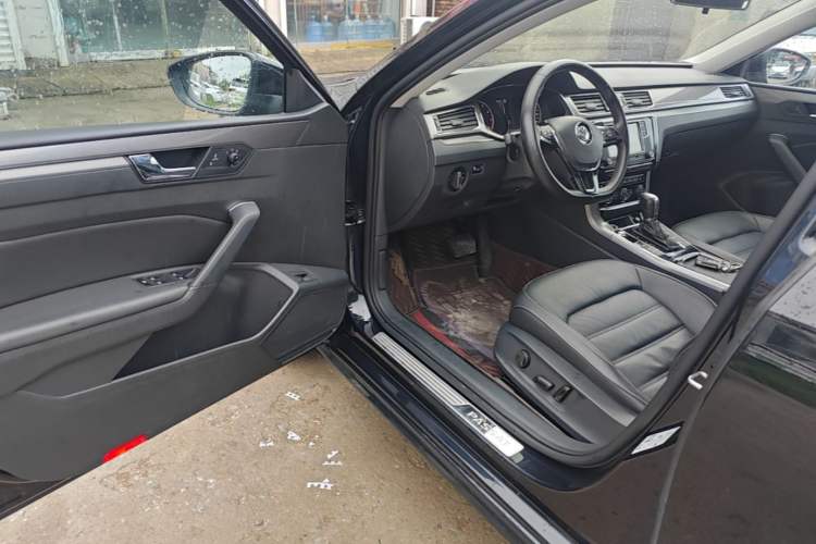 Used Volkswagen Passat 2017 330TSI DSG Luxury Edition Driver Seat