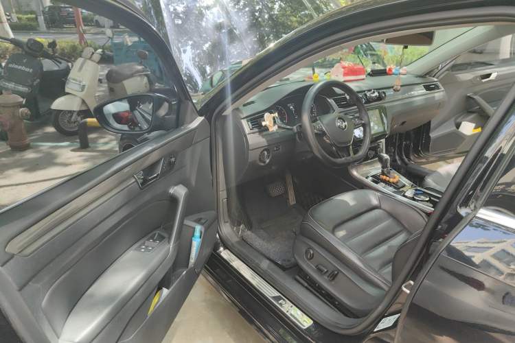 Used Volkswagen Passat 2017 330TSI DSG Luxury Edition Driver Seat