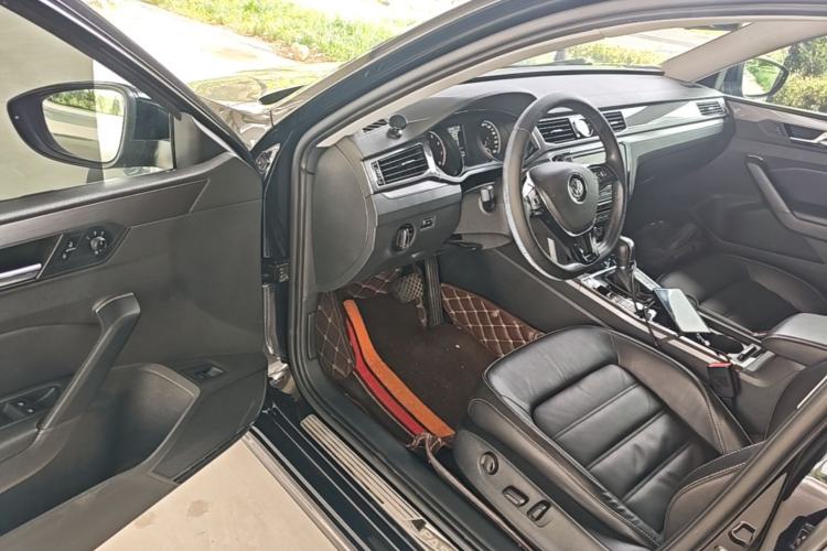 Used Volkswagen Passat 2017 330TSI DSG Luxury Edition Driver Seat