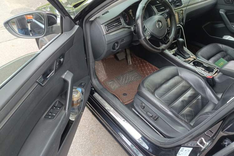 Used Volkswagen Passat 2017 330TSI DSG Luxury Edition Driver Seat