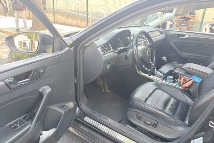 Used Volkswagen Passat 2017 280TSI DSG Luxury Edition Driver Seat
