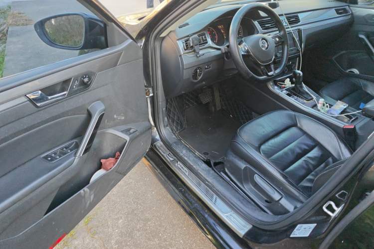 Used Volkswagen Passat 2017 280TSI DSG Luxury Edition Driver Seat