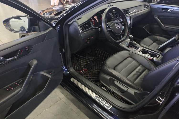 Used Volkswagen Passat 2017 280TSI DSG Luxury Edition Driver Seat