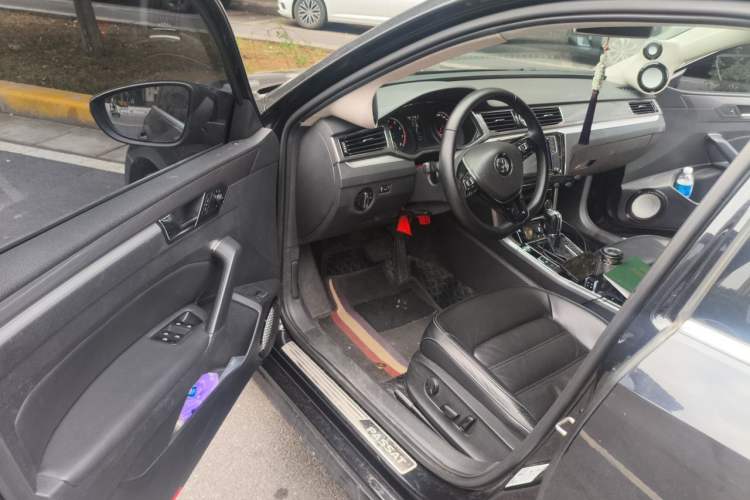 Used Volkswagen Passat 2017 330TSI DSG Luxury Edition Driver Seat
