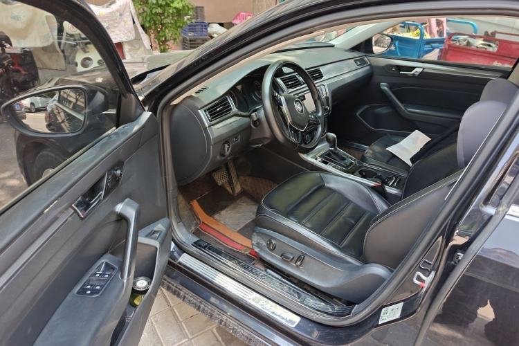 Used Volkswagen Passat 2017 330TSI DSG Luxury Edition Driver Seat