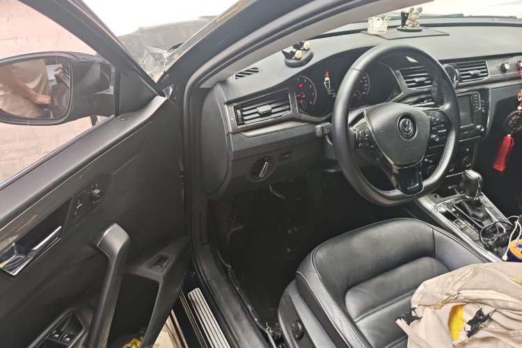Used Volkswagen Passat 2017 330TSI DSG Luxury Edition Driver Seat