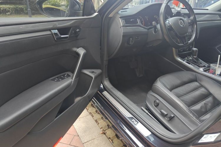 Used Volkswagen Passat 2017 330TSI DSG Luxury Edition Driver Seat