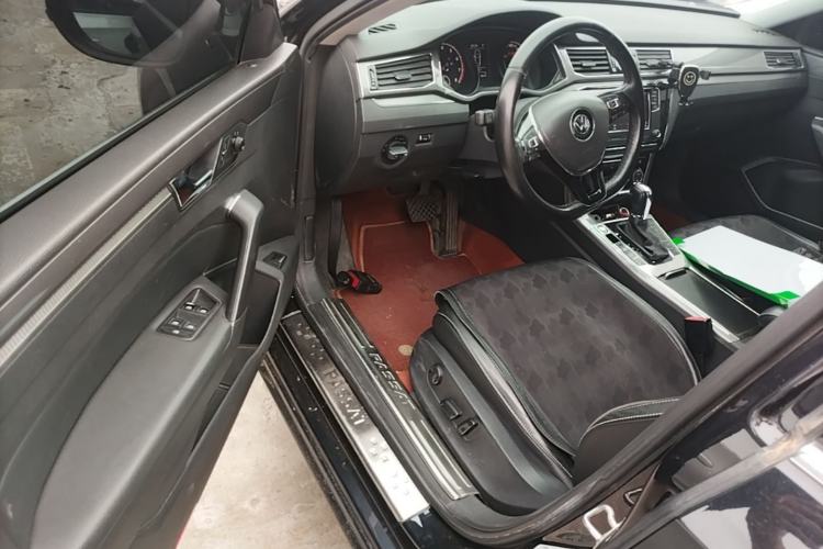 Used Volkswagen Passat 2017 330TSI DSG Luxury Edition Driver Seat