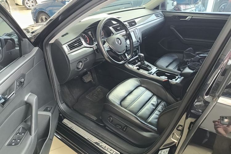 Used Volkswagen Passat 2017 330TSI DSG Luxury Edition Driver Seat