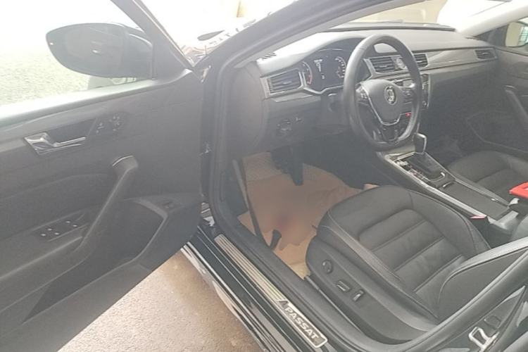 Used Volkswagen Passat 2017 330TSI DSG Luxury Edition Driver Seat