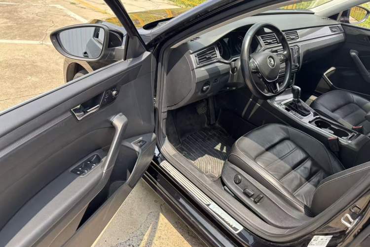 Used Volkswagen Passat 2017 330TSI DSG Luxury Edition Driver Seat