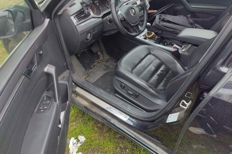 Used Volkswagen Passat 2017 330TSI DSG Luxury Edition Driver Seat