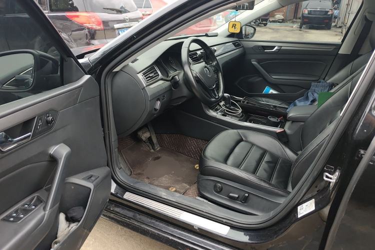 Used Volkswagen Passat 2017 330TSI DSG Luxury Edition Driver Seat