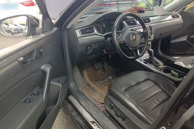 Used Volkswagen Passat 2017 330TSI DSG Luxury Edition Driver Seat
