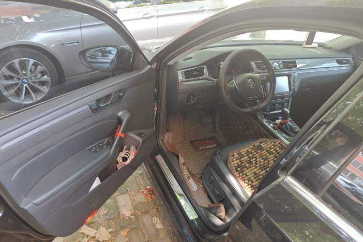 Used Volkswagen Passat 2017 280TSI DSG Luxury Edition Driver Seat
