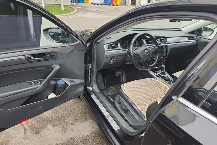 Used Volkswagen Passat 2017 330TSI DSG Luxury Edition Driver Seat