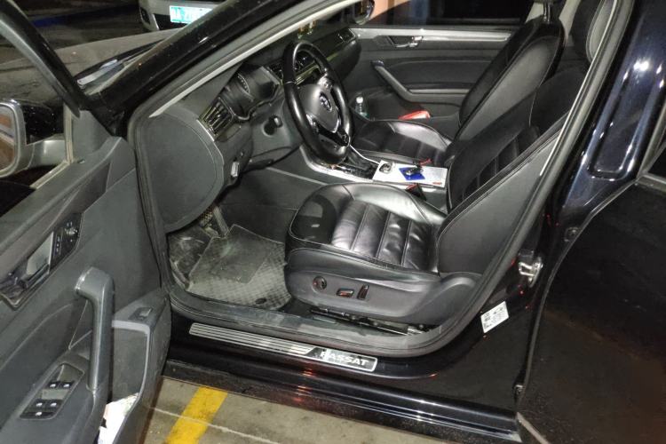 Used Volkswagen Passat 2017 330TSI DSG Luxury Edition Driver Seat